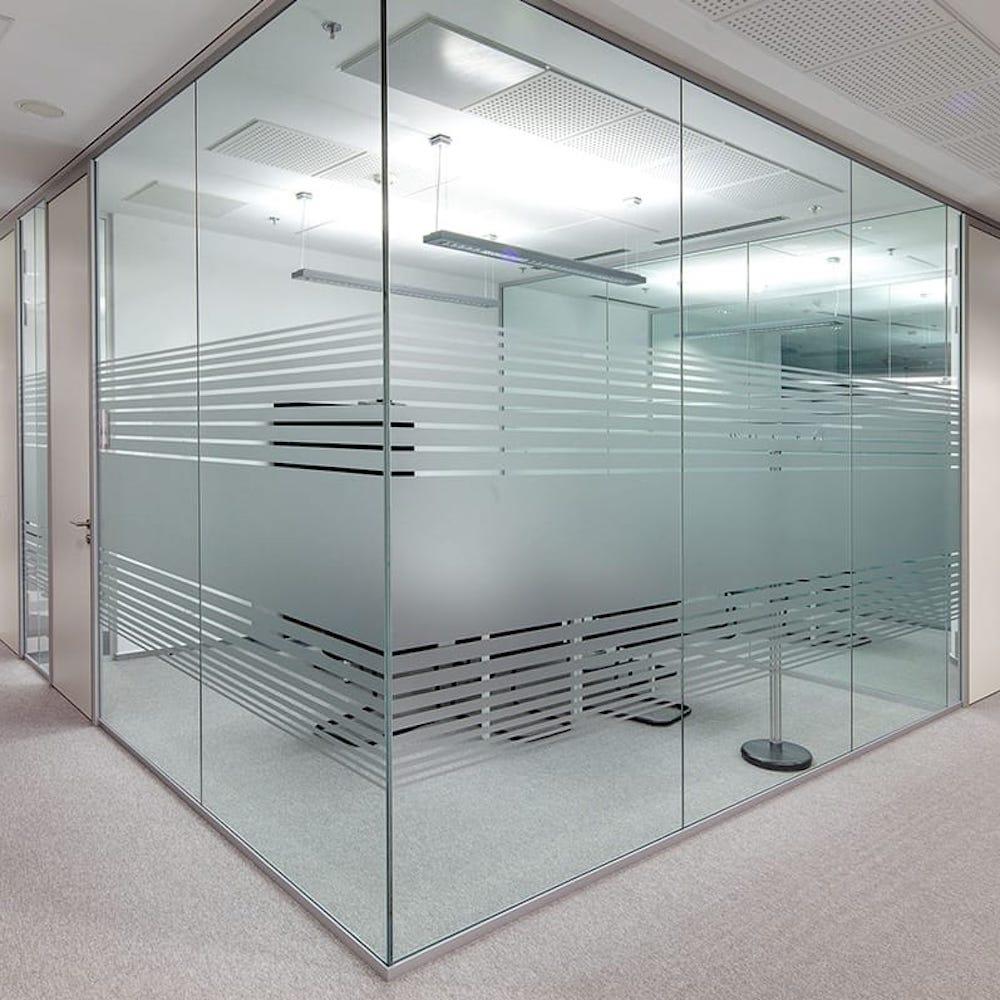 قواطع زجاج مكتبية